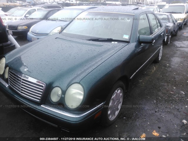 WDBJF55FXVJ034170 - 1997 MERCEDES-BENZ E 320 GREEN photo 2