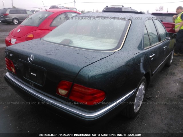 WDBJF55FXVJ034170 - 1997 MERCEDES-BENZ E 320 GREEN photo 4