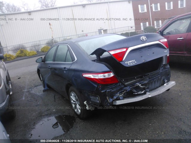 4T4BF1FK7GR550306 - 2016 TOYOTA CAMRY LE/XLE/SE/XSE BLUE photo 3