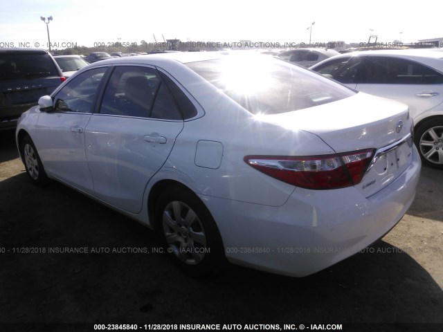4T4BF1FKXFR466706 - 2015 TOYOTA CAMRY LE/XLE/SE/XSE WHITE photo 3
