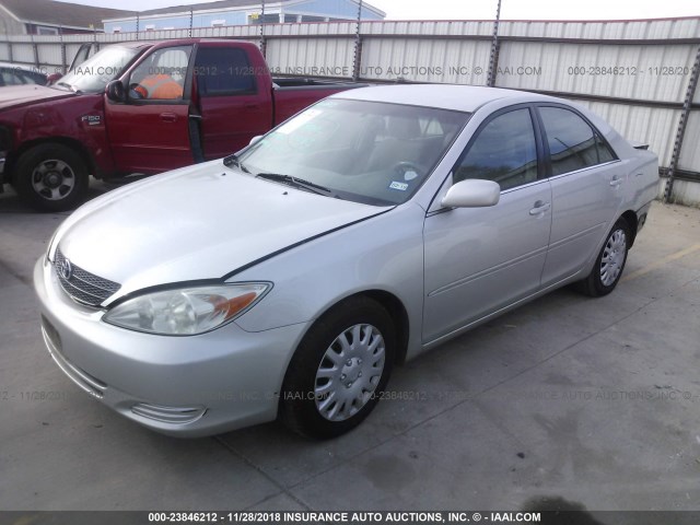 4T1BE32K72U563497 - 2002 TOYOTA CAMRY LE/XLE/SE SILVER photo 2