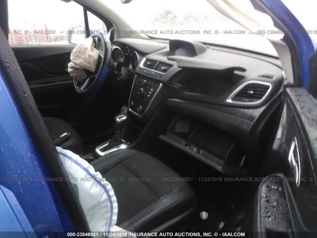 KL4CJASB4FB236849 - 2015 BUICK ENCORE BLUE photo 5