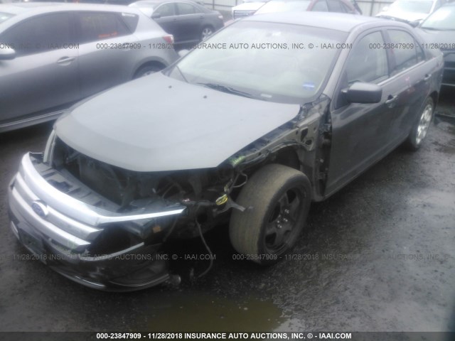 3FAHP0HAXBR262404 - 2011 FORD FUSION SE GRAY photo 2