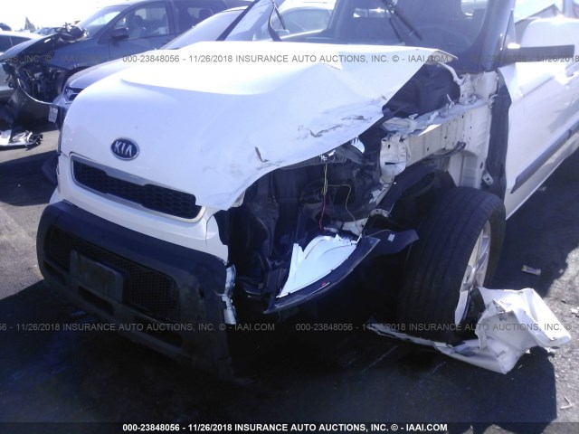 KNDJT2A29B7310505 - 2011 KIA SOUL +/!/SPORT WHITE photo 6