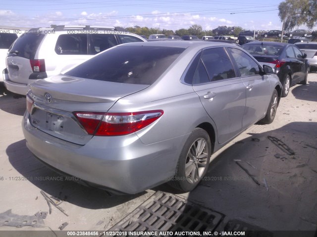 4T1BF1FK2GU216971 - 2016 TOYOTA CAMRY LE/XLE/SE/XSE SILVER photo 4