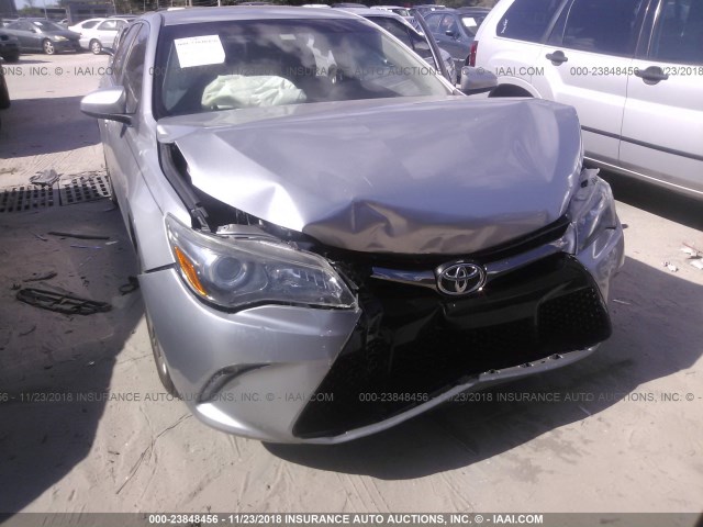 4T1BF1FK2GU216971 - 2016 TOYOTA CAMRY LE/XLE/SE/XSE SILVER photo 6