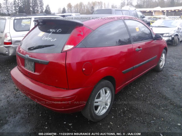 3FAFP31Z13R186789 - 2003 FORD FOCUS ZX3 RED photo 4