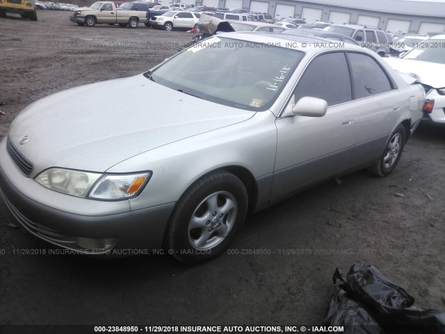 JT8BF22G9V0046932 - 1997 LEXUS ES 300 SILVER photo 2