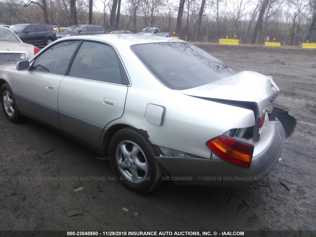 JT8BF22G9V0046932 - 1997 LEXUS ES 300 SILVER photo 3