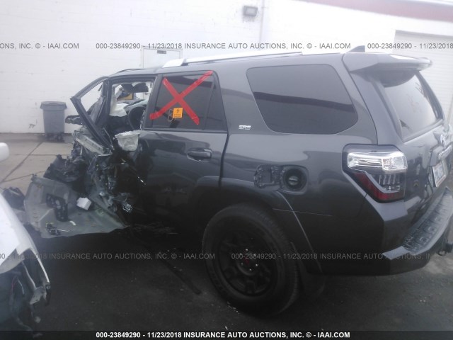 JTEBU5JR6G5310380 - 2016 TOYOTA 4RUNNER SR5 PREM/LTDL/TRAIL/TRD GRAY photo 3