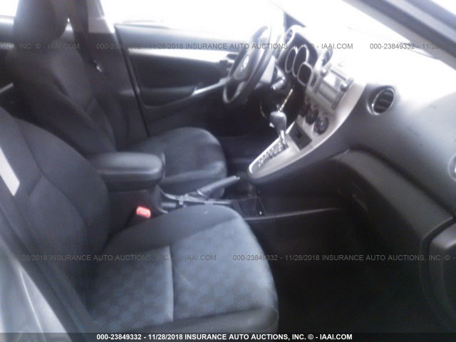 2T1KU40E79C090153 - 2009 TOYOTA COROLLA MATRIX  SILVER photo 5