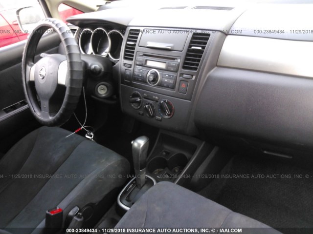 3N1BC13E69L381613 - 2009 NISSAN VERSA S/SL SILVER photo 5