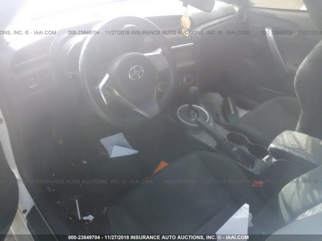 JTKJF5C73B3003185 - 2011 TOYOTA SCION TC თეთრი ფოტო 5