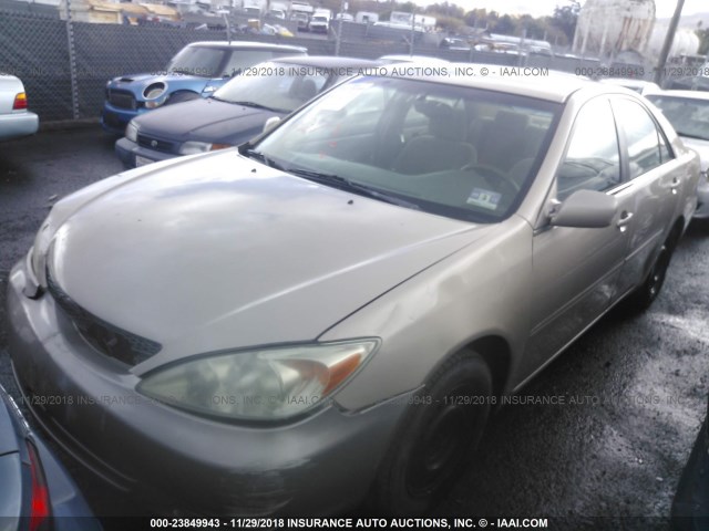 4T1BE32K02U055064 - 2002 TOYOTA CAMRY LE/XLE/SE GOLD photo 2