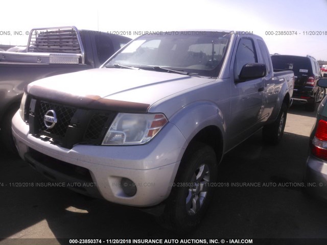 1N6AD0CU5CC415113 - 2012 NISSAN FRONTIER SV/PRO-4X SILVER photo 2