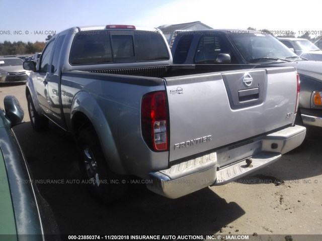 1N6AD0CU5CC415113 - 2012 NISSAN FRONTIER SV/PRO-4X SILVER photo 3