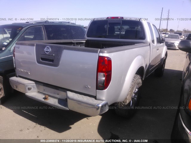 1N6AD0CU5CC415113 - 2012 NISSAN FRONTIER SV/PRO-4X SILVER photo 4
