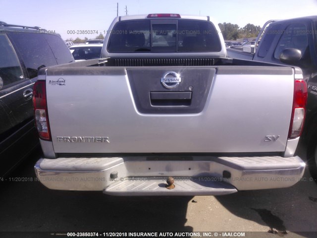 1N6AD0CU5CC415113 - 2012 NISSAN FRONTIER SV/PRO-4X SILVER photo 6