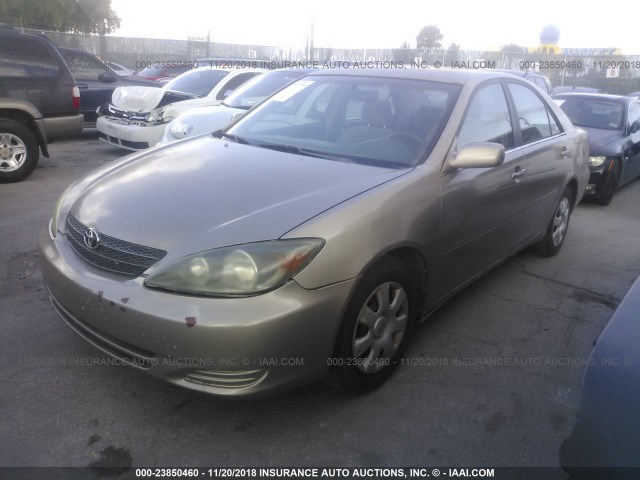 4T1BE32K43U147487 - 2003 TOYOTA CAMRY LE/XLE/SE GOLD photo 2