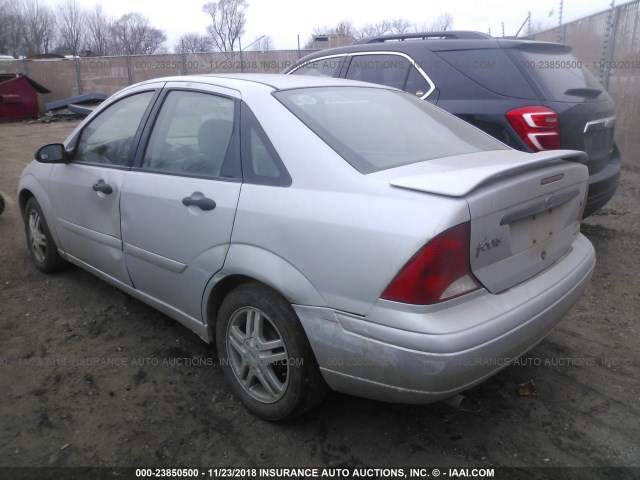 1FAFP34331W117331 - 2001 FORD FOCUS SE/SE SPORT SILVER photo 3