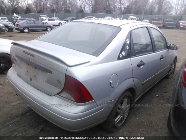 1FAFP34331W117331 - 2001 FORD FOCUS SE/SE SPORT SILVER photo 4