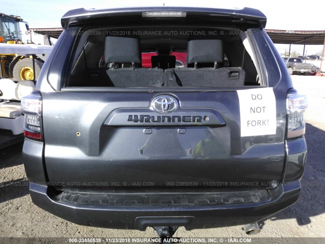 JTEBU5JR5J5523005 - 2018 TOYOTA 4RUNNER SR5 PREM/LTDL/TRAIL/TRD GRAY photo 6