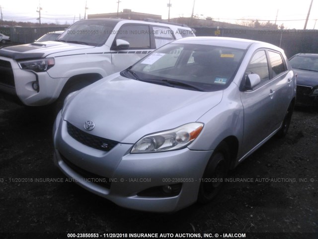 2T1KE4EE3AC039713 - 2010 TOYOTA COROLLA MATRIX S SILVER photo 2