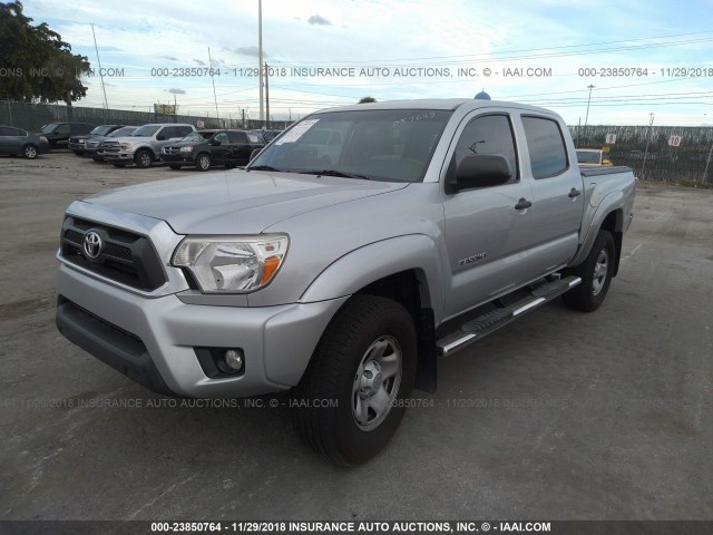 5TFLU4EN7DX057645 - 2013 TOYOTA TACOMA DOUBLE CAB SILVER photo 2