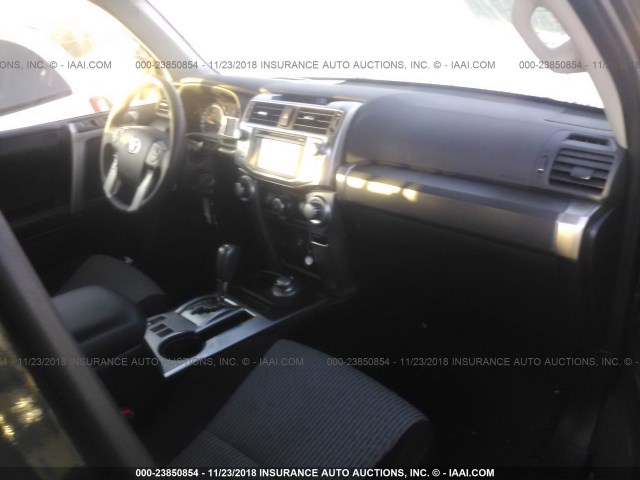 JTEBU5JRXJ5534128 - 2018 TOYOTA 4RUNNER SR5 PREM/LTDL/TRAIL/TRD Czarny zdjęcie 5