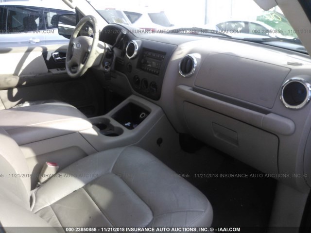 1FMFU16506LA95444 - 2006 FORD EXPEDITION XLT GRAY photo 5