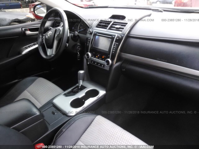 4T1BF1FK2DU213659 - 2013 TOYOTA CAMRY L/SE/LE/XLE Qara foto 5