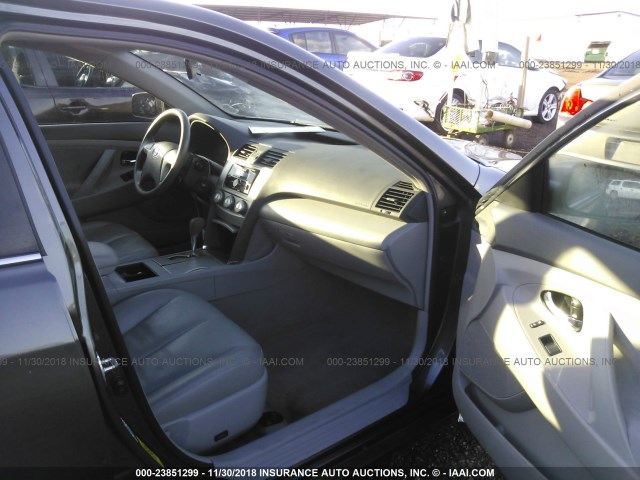 4T4BE46K78R024991 - 2008 TOYOTA CAMRY CE/LE/XLE/SE GRAY photo 5