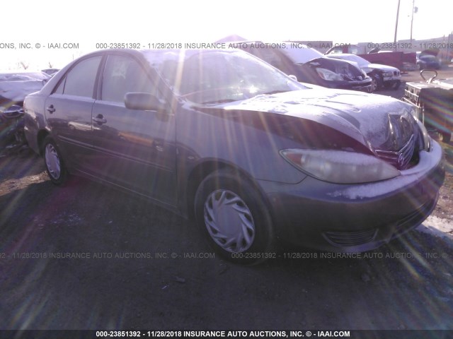 4T1BE32K65U970439 - 2005 TOYOTA CAMRY LE/XLE/SE GRAY photo 1