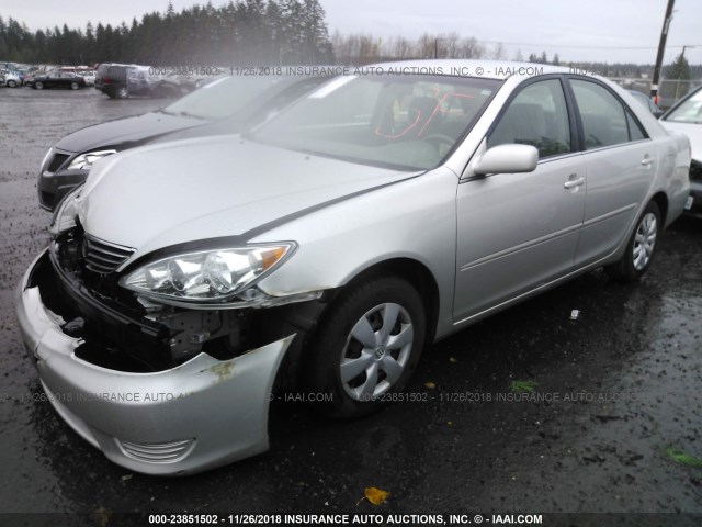 4T1BE32K75U603257 - 2005 TOYOTA CAMRY LE/XLE/SE SILVER photo 2