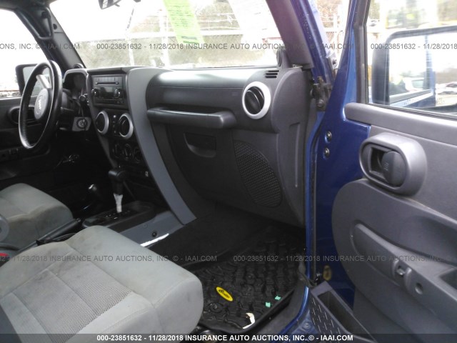 1J4GA59199L773124 - 2009 JEEP WRANGLER UNLIMITE SAHARA BLUE photo 5