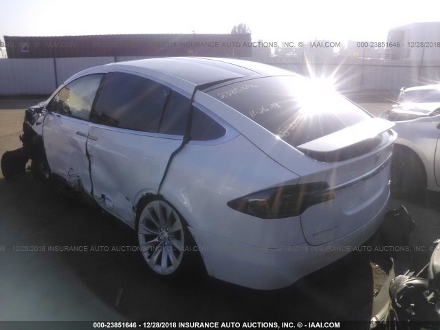 5YJXCAE22HF078914 - 2017 TESLA MODEL X WHITE photo 3