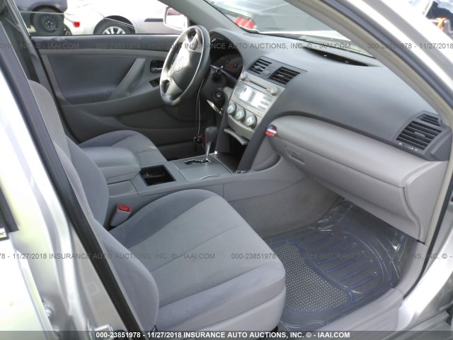 4T4BE46K79R115664 - 2009 TOYOTA CAMRY SE/LE/XLE 银色 照片 5