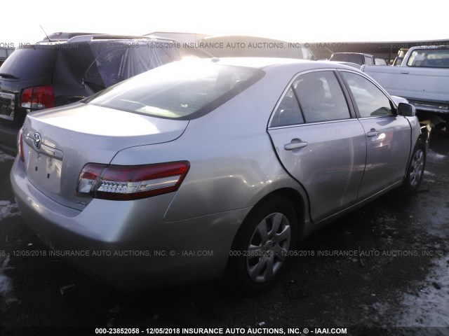 4T4BF3EK2AR057301 - 2010 TOYOTA CAMRY SE/LE/XLE GRAY photo 4