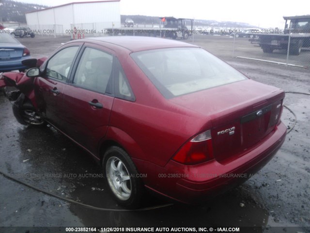 1FAFP34N05W318627 - 2005 FORD FOCUS ZX4 RED photo 3