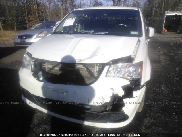 2C4RDGCG1DR770653 - 2013 DODGE GRAND CARAVAN SXT WHITE photo 6