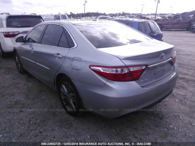 4T1BF1FK2FU947558 - 2015 TOYOTA CAMRY LE/XLE/SE/XSE SILVER photo 3