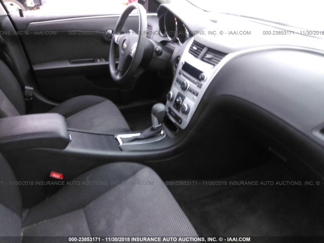 1G1ZC5E00CF254418 - 2012 CHEVROLET MALIBU 1LT SILVER photo 5