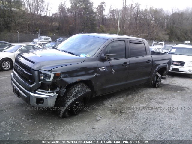 5TFAY5F15GX537460 - 2016 TOYOTA TUNDRA CREWMAX 1794/PLATINUM 灰色 照片 2