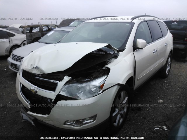 1GNKRGED9CJ391447 - 2012 CHEVROLET TRAVERSE LT WHITE photo 2