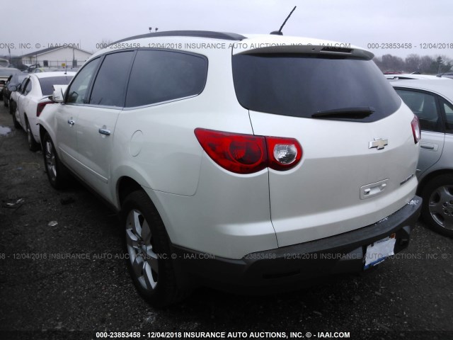 1GNKRGED9CJ391447 - 2012 CHEVROLET TRAVERSE LT WHITE photo 3