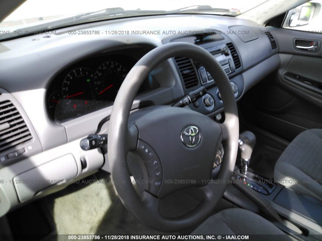 4T1BE32K05U513531 - 2005 TOYOTA CAMRY LE/XLE/SE SILVER photo 5