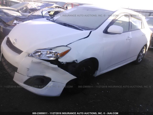 2T1KU4EEXAC529780 - 2010 TOYOTA COROLLA MATRIX  WHITE photo 2