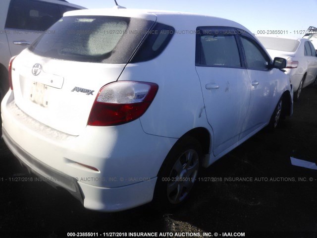 2T1KU4EEXAC529780 - 2010 TOYOTA COROLLA MATRIX  WHITE photo 4