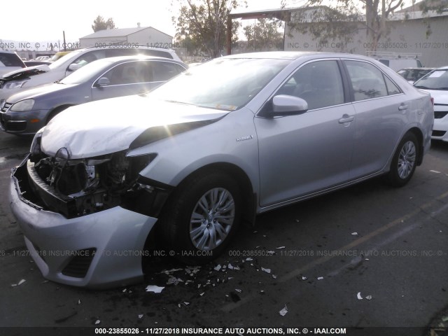 4T1BD1FK0CU024884 - 2012 TOYOTA CAMRY HYBRID/LE/XLE SILVER photo 2