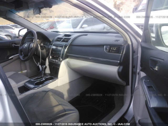 4T1BD1FK0CU024884 - 2012 TOYOTA CAMRY HYBRID/LE/XLE SILVER photo 5